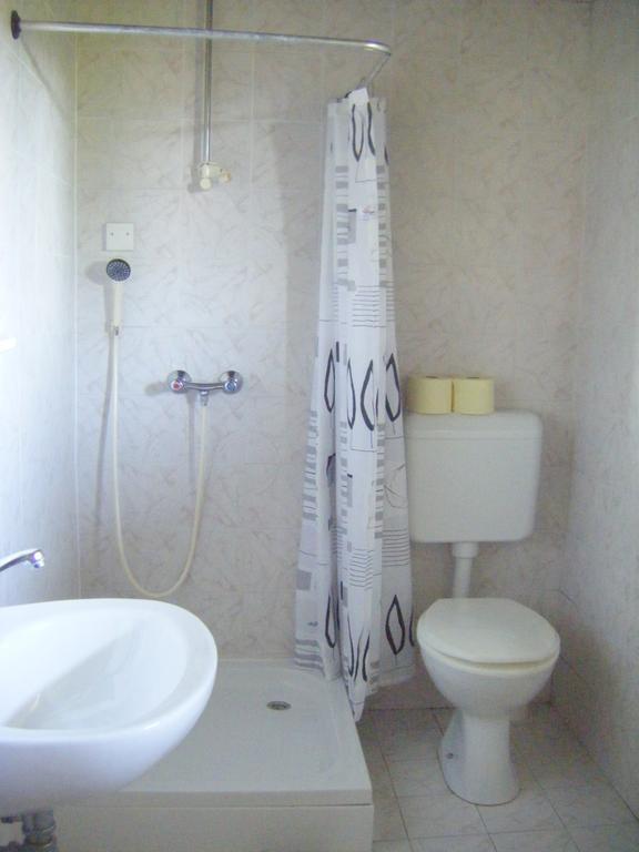 Guest House Kmetija Dane Esterno foto